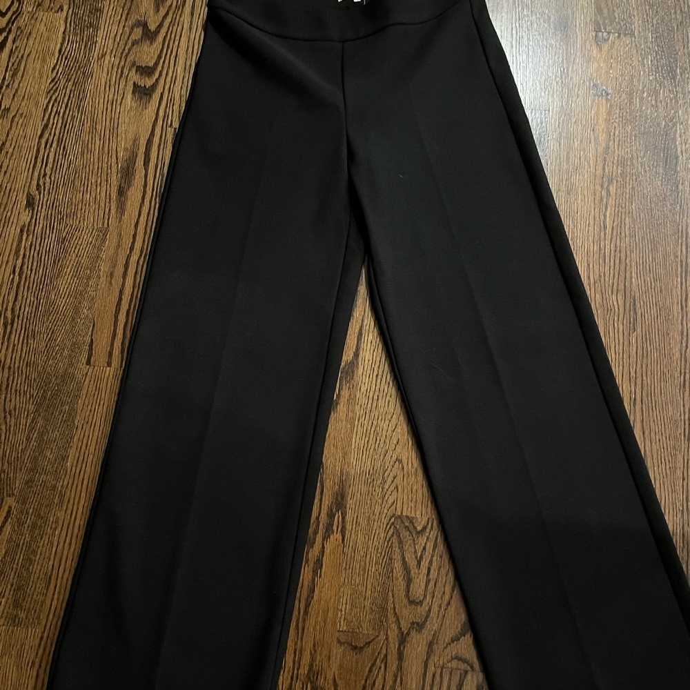 Avenue Montaigne size 8 black pull on  women's pants. NWT.